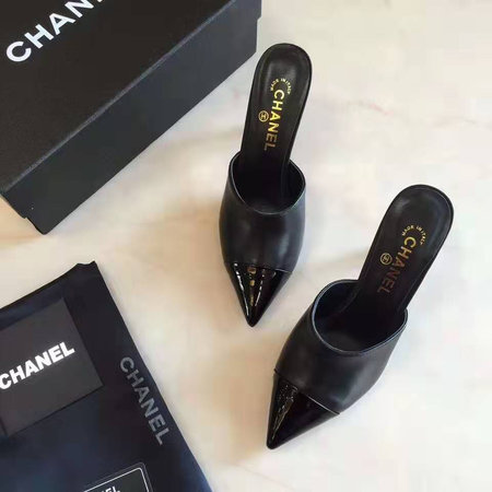 Chanel CC logo color stitching