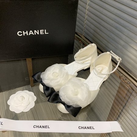 Chanel Exquisite retro shoes in silk fabric