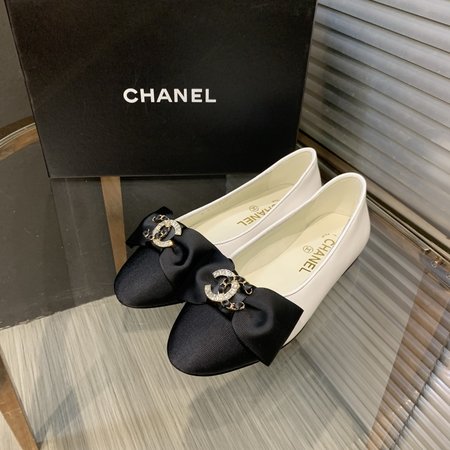 Chanel Exquisite retro shoes with bow design