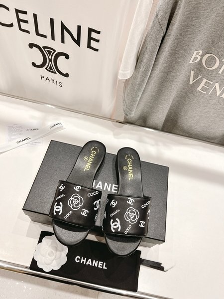 Chanel genuine leather slippers