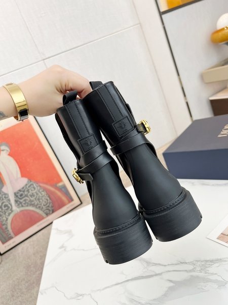 Dior First layer cowhide boots