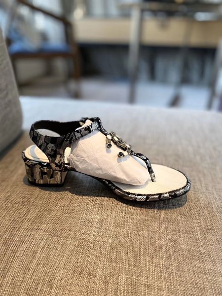 Chanel Sheepskin sandals casual and simple