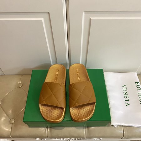 Bottega Veneta Slippers square check embossed TPU outsole