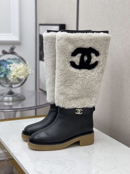 Chanel High-top warm snow boots with double C belt buckle