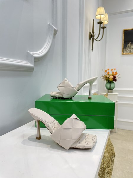 Bottega Veneta High-heeled woven slippers