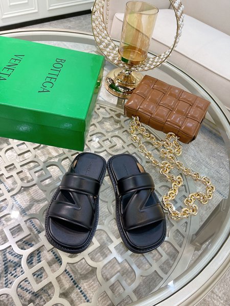 Bottega Veneta Woven slippers embossed cowhide