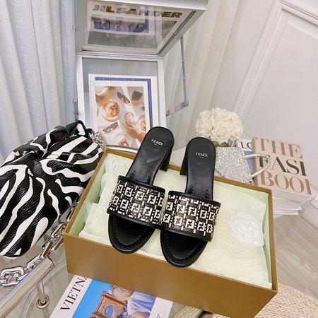 Fendi FF sandals cowhide material sheepskin lining