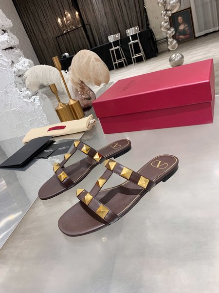 Valentino Hollow design with classic rivet block heel sandals