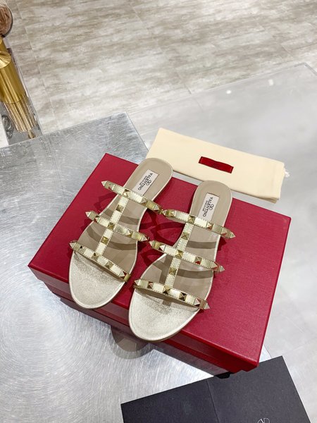 Valentino Hollow design with classic rivet flat sandals