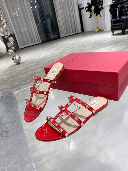 Valentino Hollow design with classic rivet block heel sandals