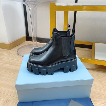Prada Thick-soled short boots cowhide/patent leather heel height: 6cm