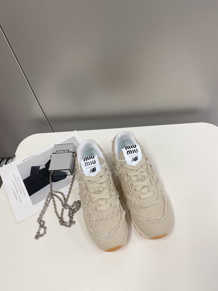 Miu Miu NB 574 co-branded shoes coarse fabric splicing to make old raw edge design retro rebellion
