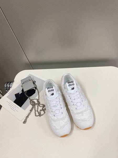 Miu Miu NB 574 co-branded shoes coarse fabric splicing to make old raw edge design retro rebellion