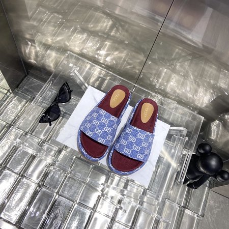 Gucci festival joint slippers