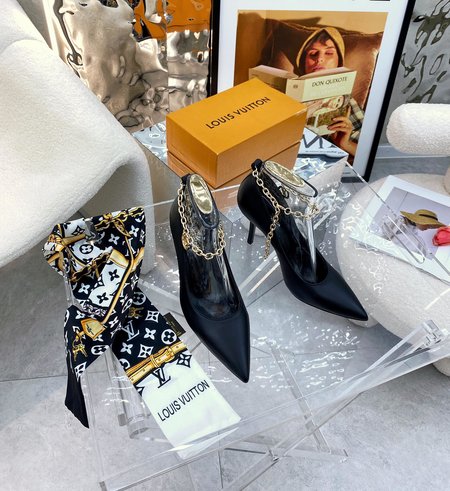 Louis Vuitton Chain women s shoes quality assurance