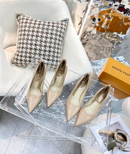 Louis Vuitton Chain women s shoes quality assurance