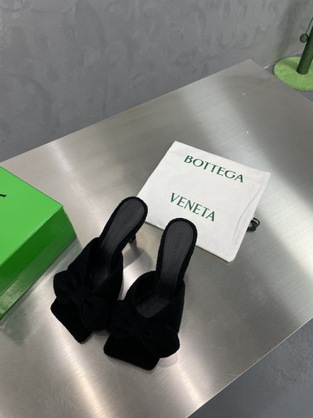 Bottega Veneta Towel Bow Leather Sandals