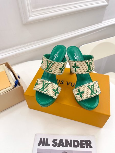 Louis Vuitton Vintage embroidery high heels LV