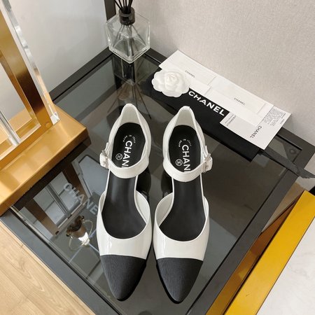 Chanel wrinkled patent leather sandals