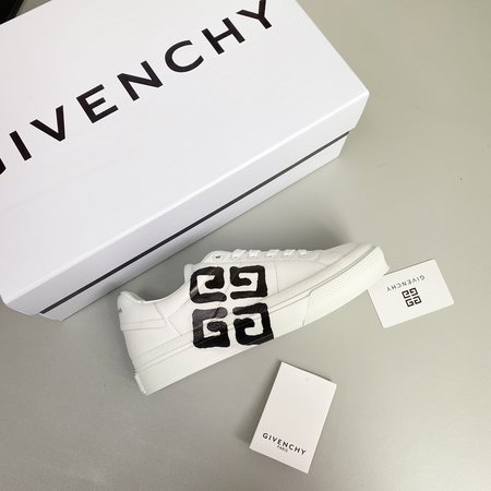 Givenchy Joint graffiti sneakers
