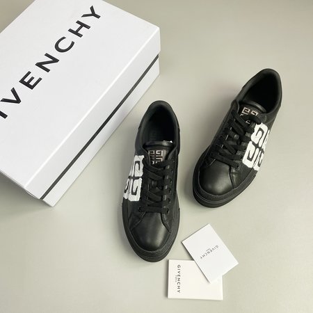 Givenchy Joint graffiti sneakers