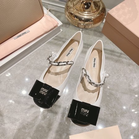 Miu Miu Square Toe Chunky Chain Pearl Mary Janes