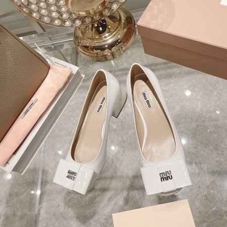 Miu Miu Square Toe Chunky Chain Pearl Mary Janes