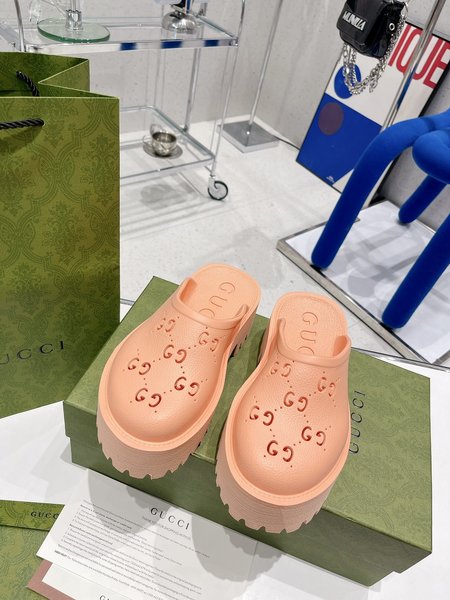 Gucci Platform slippers with GG pattern