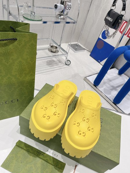 Gucci Platform slippers with GG pattern