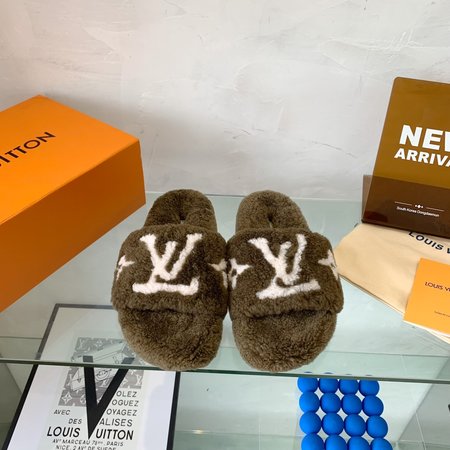 Louis Vuitton slippers