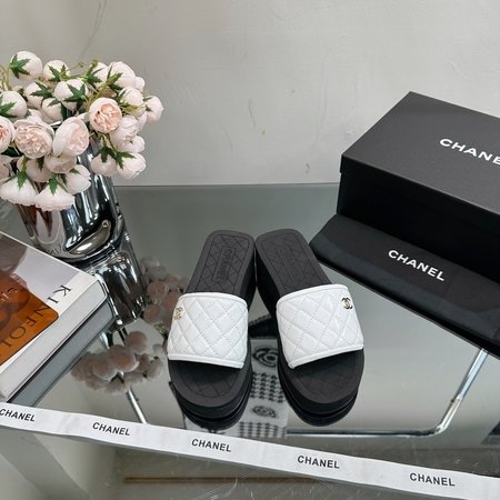 Chanel casual slippers