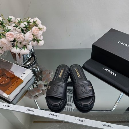 Chanel casual slippers