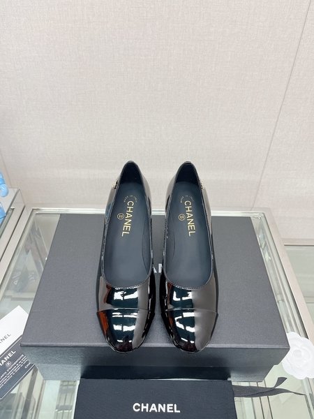 Chanel Thick heel chain back sandals