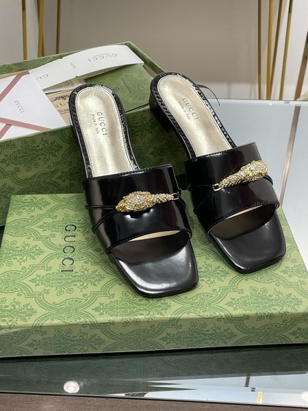 Gucci Flat wide heel slippers gold rhinestone snake head sandals