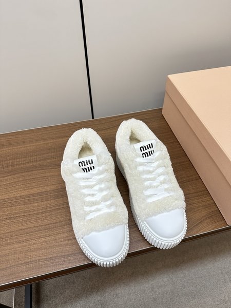 Miu Miu retro casual white shoes
