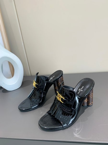 Louis Vuitton Fish mouth fringed sandals 